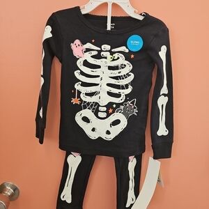 NWT Carter's Skeleton Glow In The Dark Halloween Pajamas Girls Size 2T Skeleton